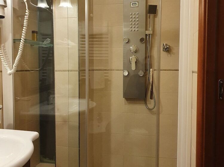 Quarto standart individual, Ester