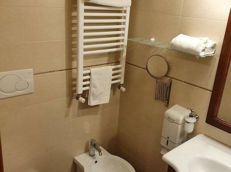 Quarto standart individual, Ester