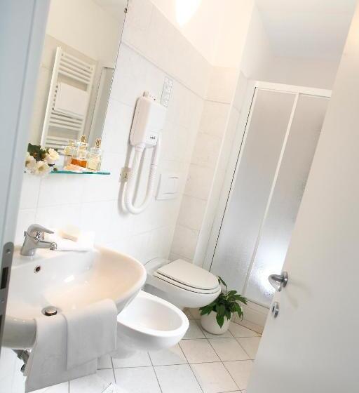 اتاق استاندارد یک تخته با بالکن, Garden