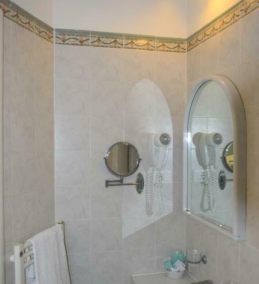 스탠다드 트리플 룸, Italia