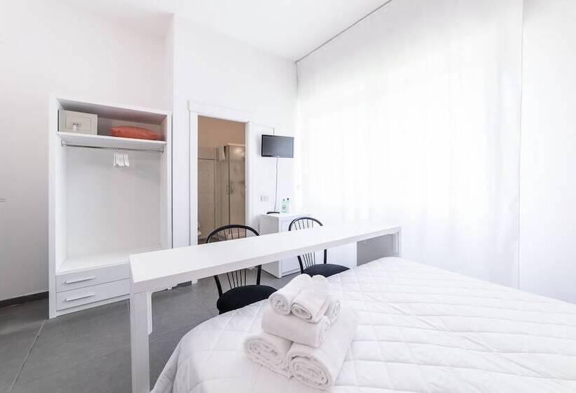 חדר סטנדרט לשלושה, La Bussola