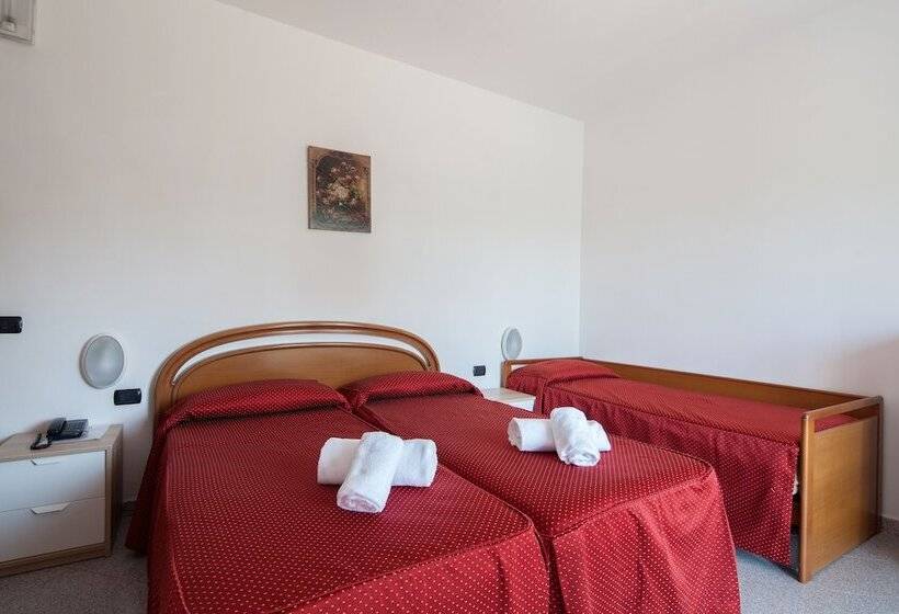 اتاق استاندارد سه نفره, Nella