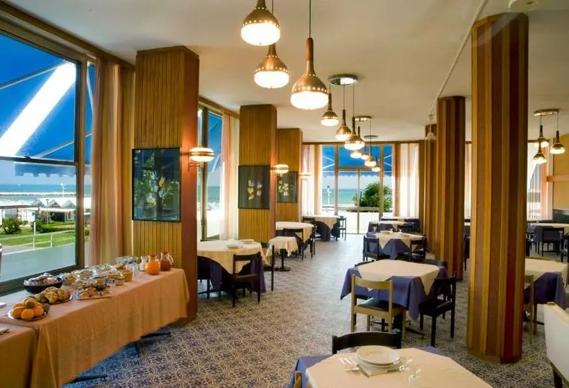 Standard Kolmen Hengen Huone, Plaza