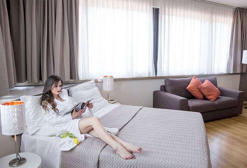 سوییت جونیور, President