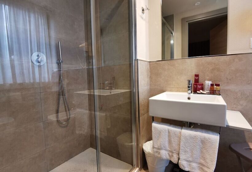 سوییت جونیور, President