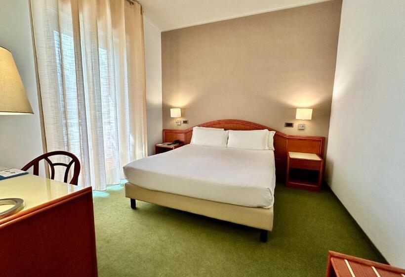 اتاق استاندارد سه نفره, Riva Del Sole