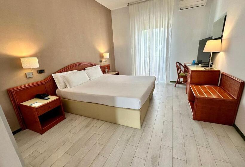 اتاق استاندارد سه نفره, Riva Del Sole