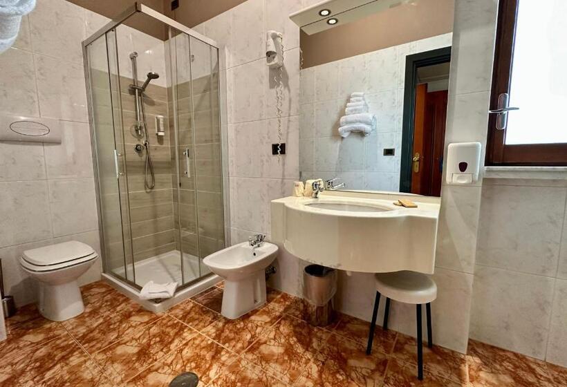 اتاق استاندارد سه نفره, Riva Del Sole