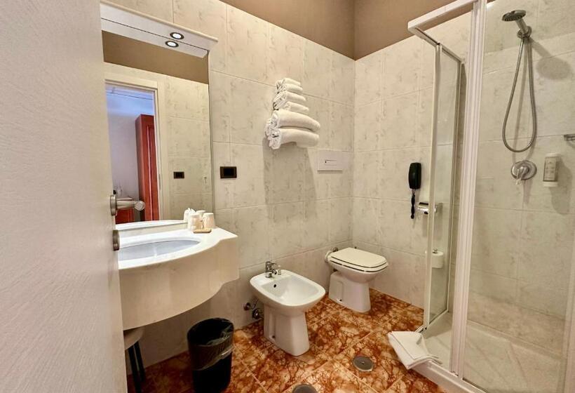 اتاق استاندارد سه نفره, Riva Del Sole