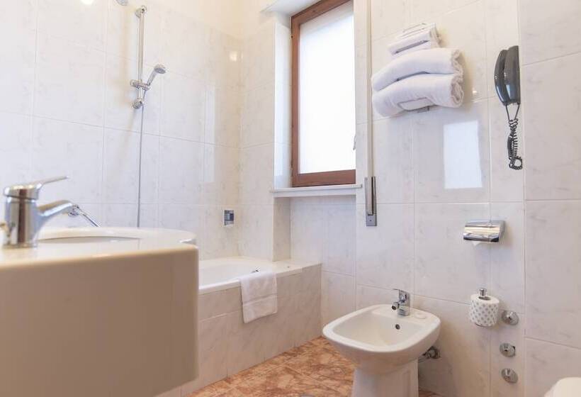 اتاق استاندارد سه نفره, Riva Del Sole