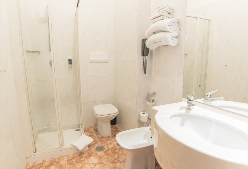 اتاق استاندارد سه نفره, Riva Del Sole