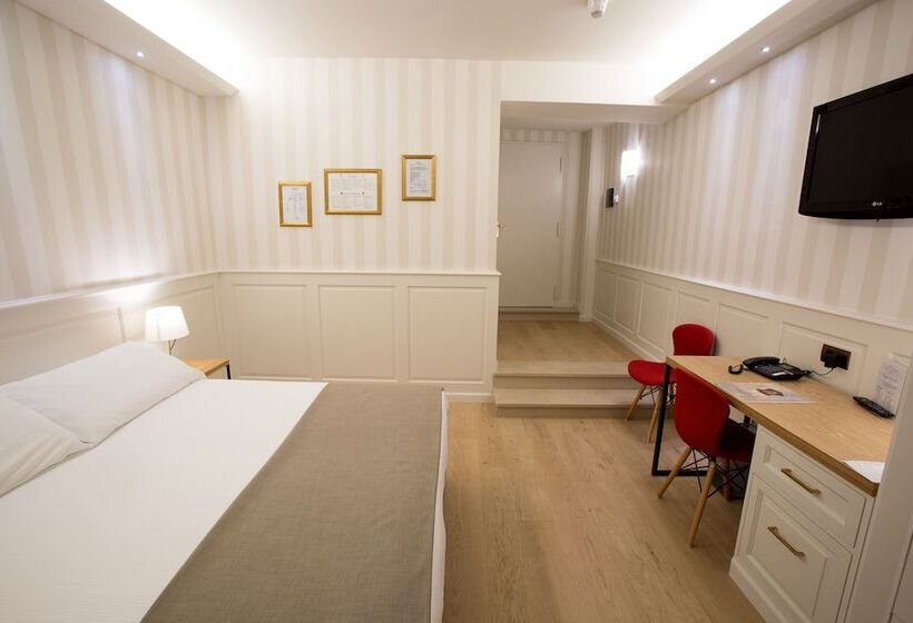 اتاق راحتی سه تخته, Silla