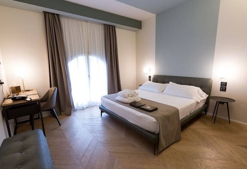 اتاق پرمیوم, Silla