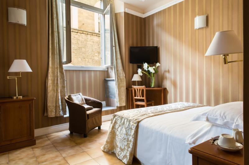 اتاق راحتی, Silla