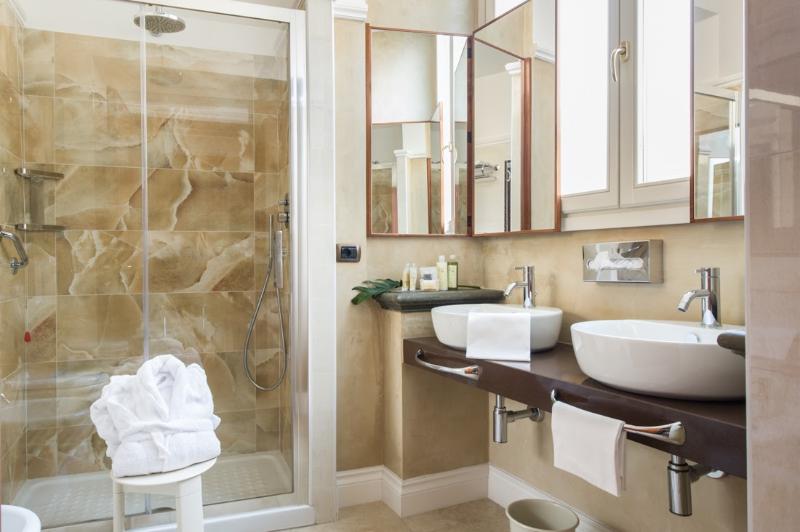 اتاق راحتی, Silla