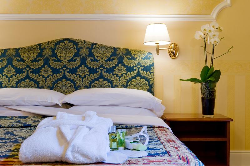 Comfort Room, Silla