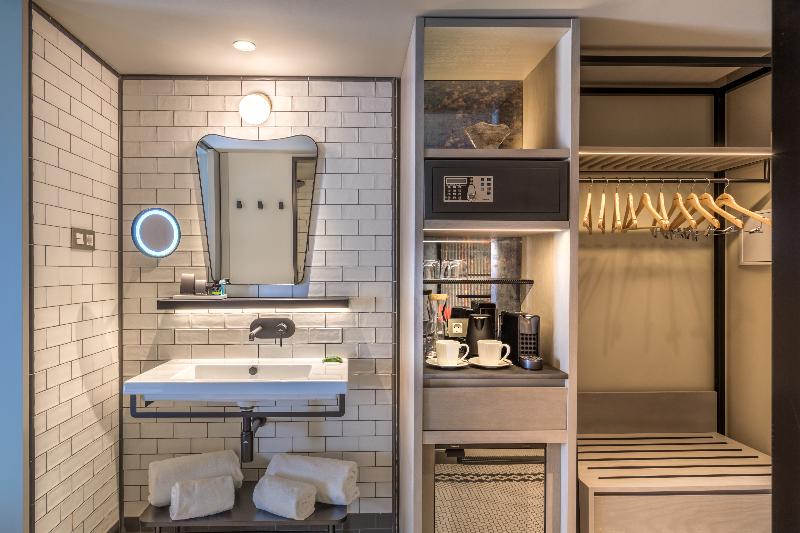 اتاق راحتی, Silla