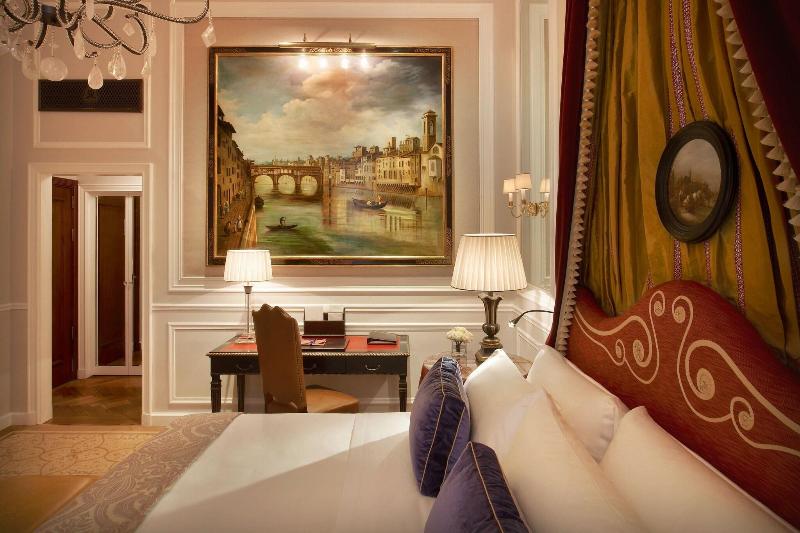 Büyük Çift Kişilik Yataklı Delüks Oda, The St. Regis Florence