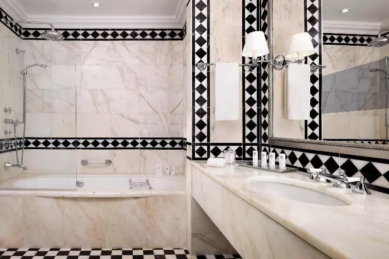 اتاق لوکس با تخت بزرگ, The St. Regis Florence
