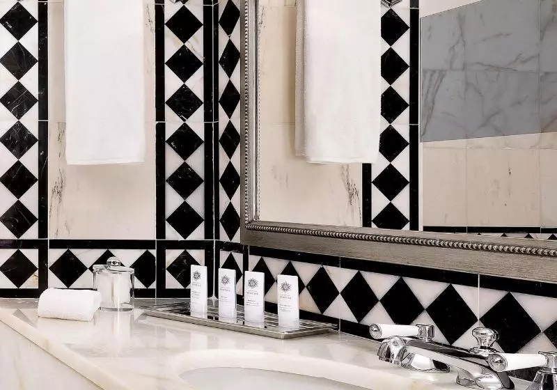 اتاق لوکس با تخت بزرگ, The St. Regis Florence
