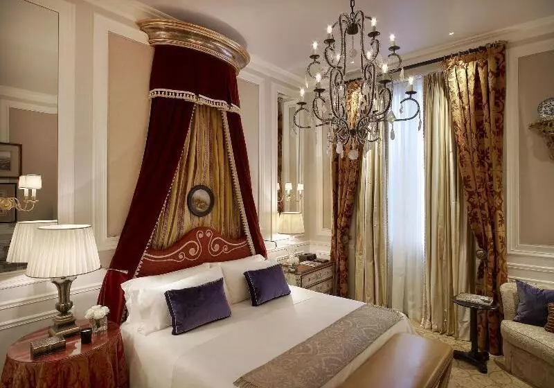 اتاق لوکس با تخت بزرگ, The St. Regis Florence