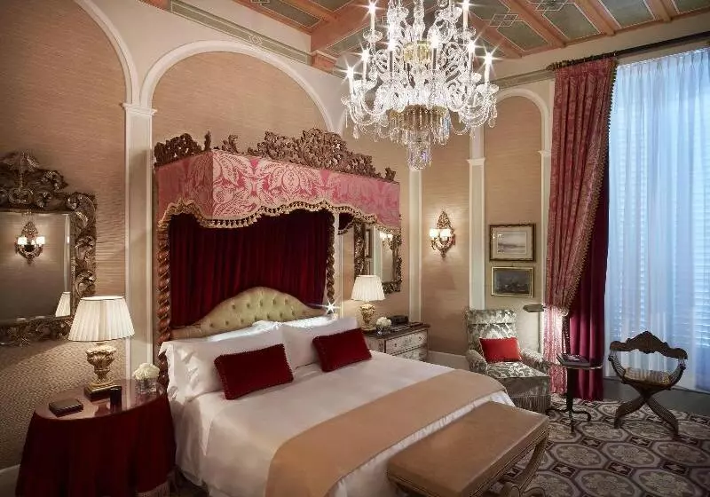 اتاق پرمیوم, The St. Regis Florence