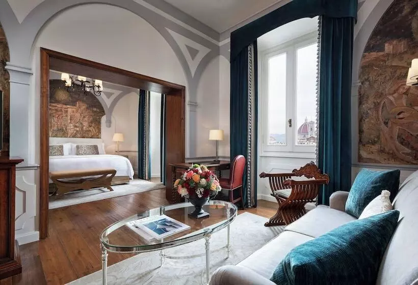 سوییت جونیور, The St. Regis Florence