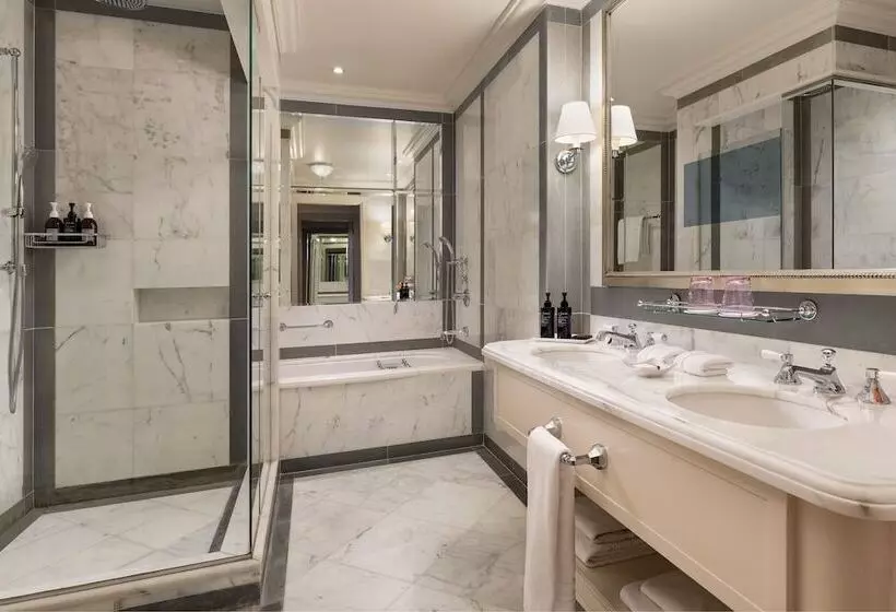 سوئیت با چشم‌انداز رودخانه, The St. Regis Florence