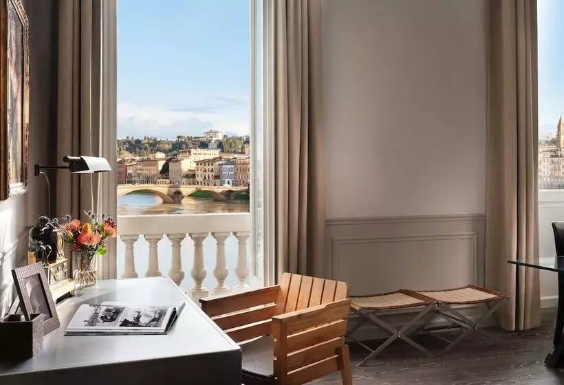 سوئیت با چشم‌انداز رودخانه, The St. Regis Florence