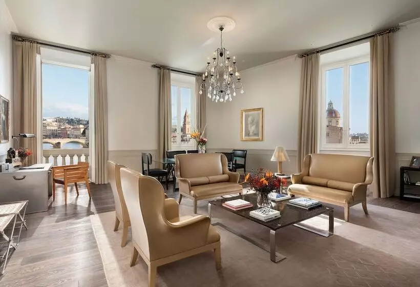 سوئیت با چشم‌انداز رودخانه, The St. Regis Florence