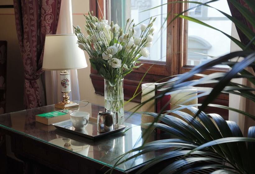 اتاق لوکس, Villa Liana