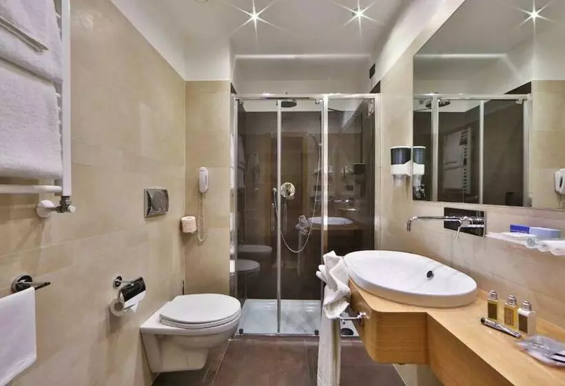 キングサイズベッドのスーペリアルーム, Hilton Garden Inn Rome Colosseum