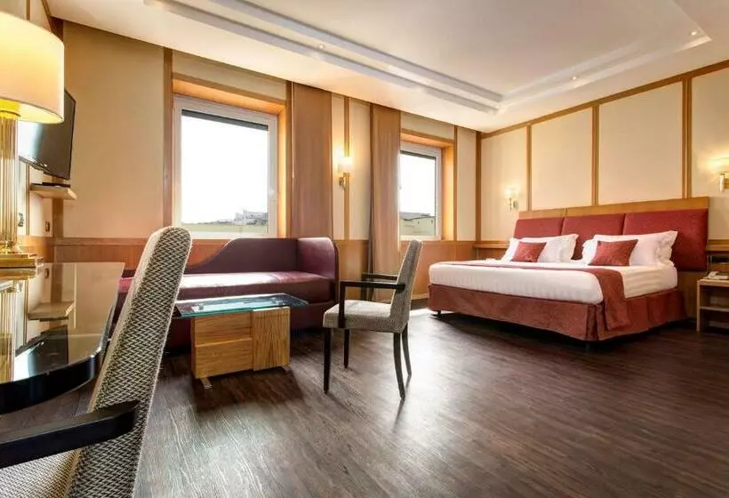 キングサイズベッドのスーペリアルーム, Hilton Garden Inn Rome Colosseum