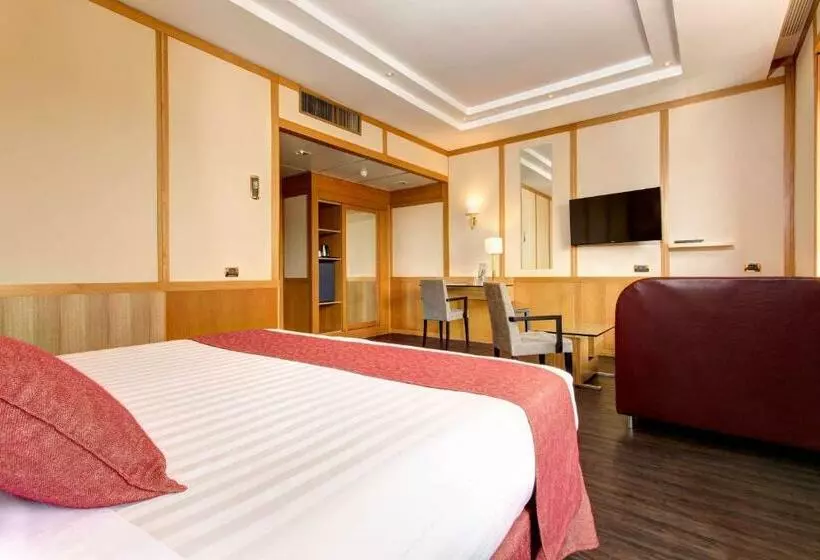 キングサイズベッドのスーペリアルーム, Hilton Garden Inn Rome Colosseum