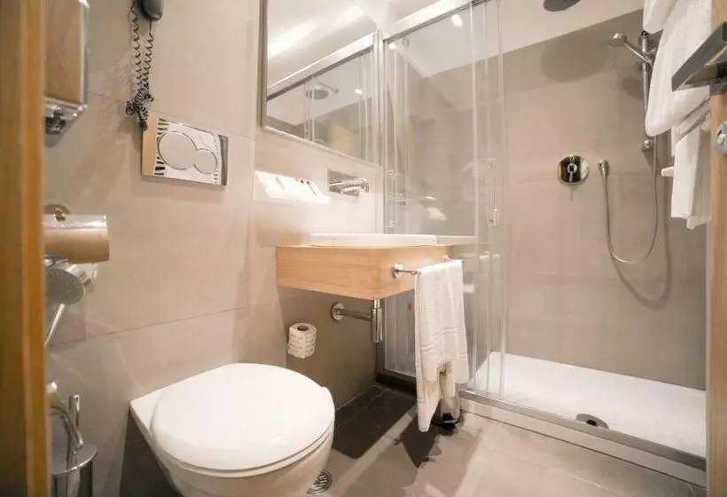 キングサイズベッドのスーペリアルーム, Hilton Garden Inn Rome Colosseum