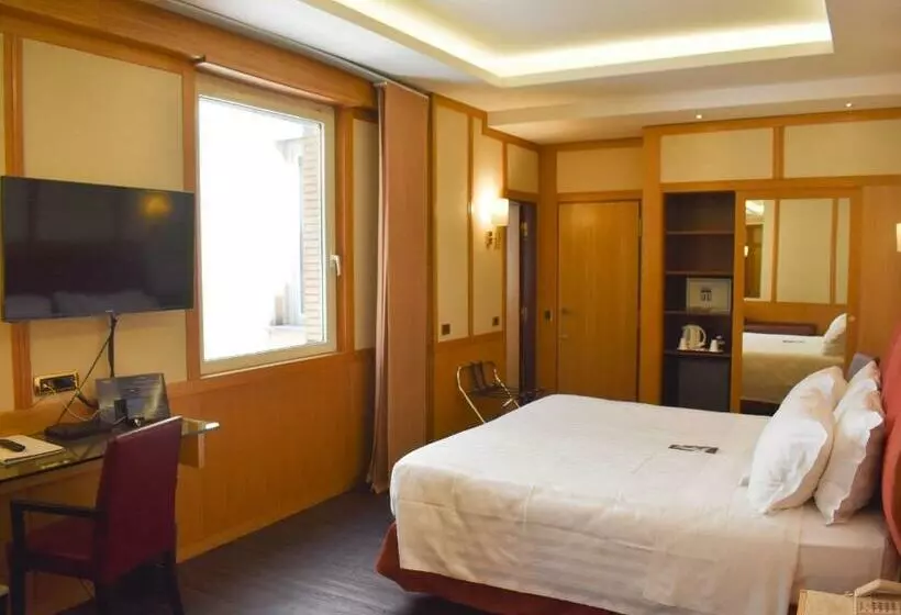 キングサイズベッドのスーペリアルーム, Hilton Garden Inn Rome Colosseum