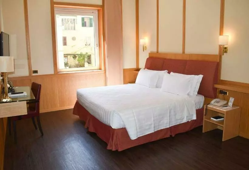 キングサイズベッドのスーペリアルーム, Hilton Garden Inn Rome Colosseum