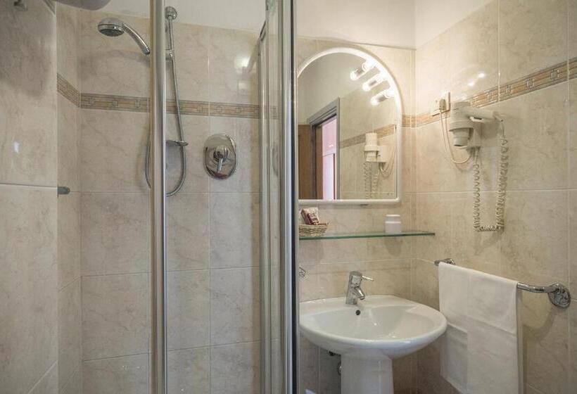 Chambre Quadruple Classique, Grifone