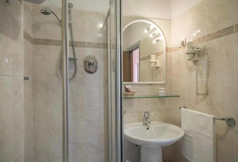 Habitació Quàdruple Clàssica, Grifone