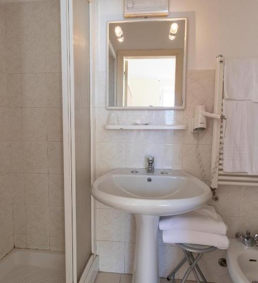 غرفة قياسية مطلّة علي البحر, Albergo Bandoni