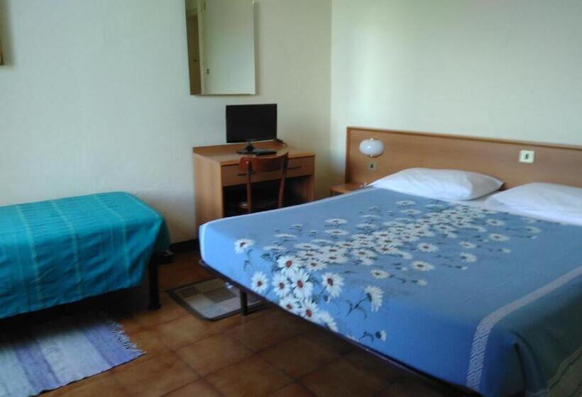 غرفة قياسية ثلاثية, Albergo Bandoni