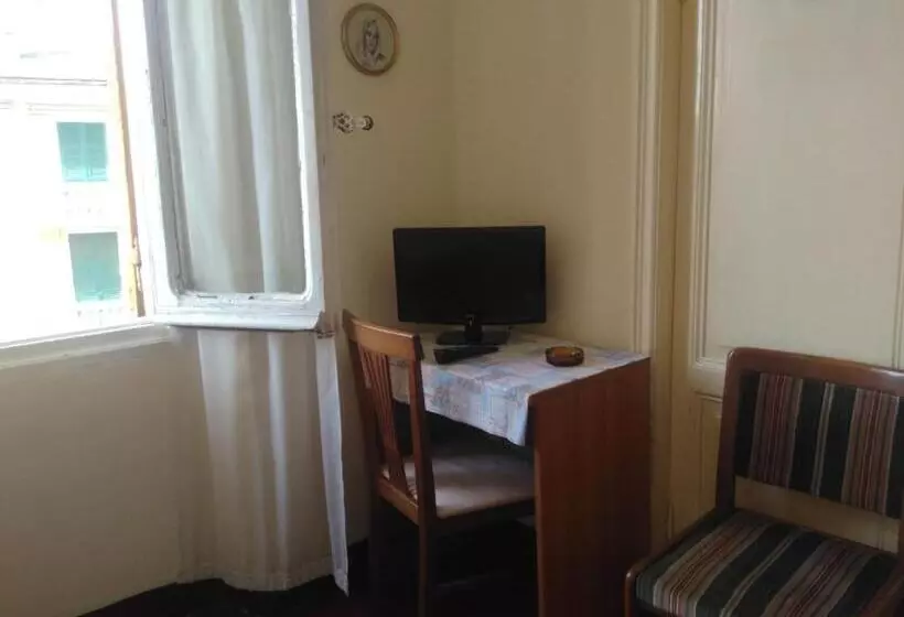 اتاق استاندارد یک نفره با چشمانداز دریا, Albergo Bandoni