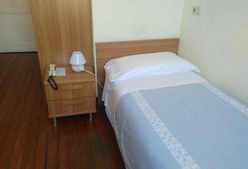 غرفة قياسية فردية مطلة علي البحر, Albergo Bandoni