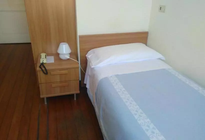 اتاق استاندارد یک نفره با چشمانداز دریا, Albergo Bandoni