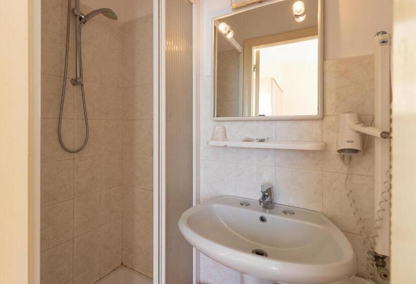 غرفة قياسية فردية مطلة علي البحر, Albergo Bandoni