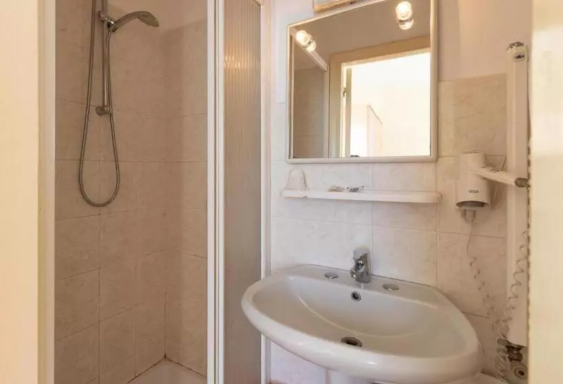 اتاق استاندارد یک نفره با چشمانداز دریا, Albergo Bandoni