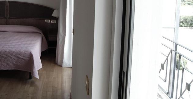 غرفة قياسية رباعية, Altamira