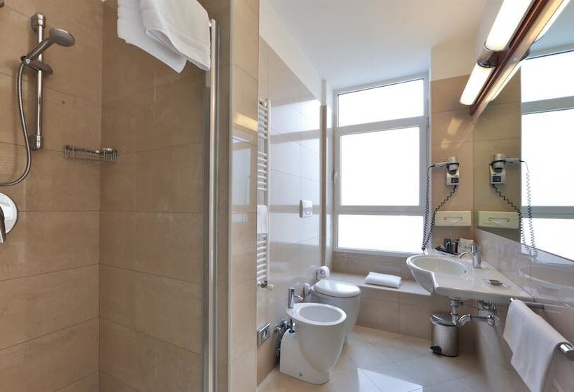 سوییت جونیور, Best Western Madison