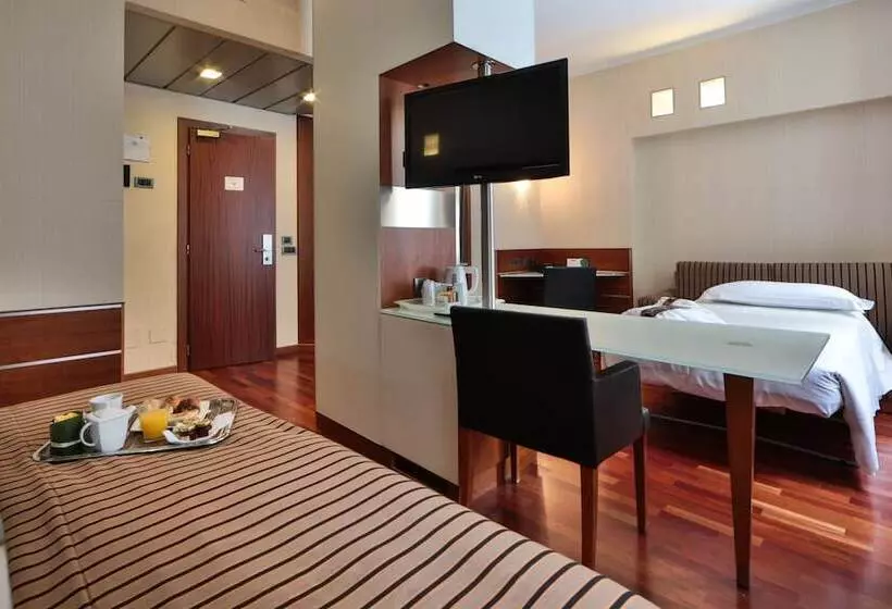 سوییت جونیور, Best Western Madison