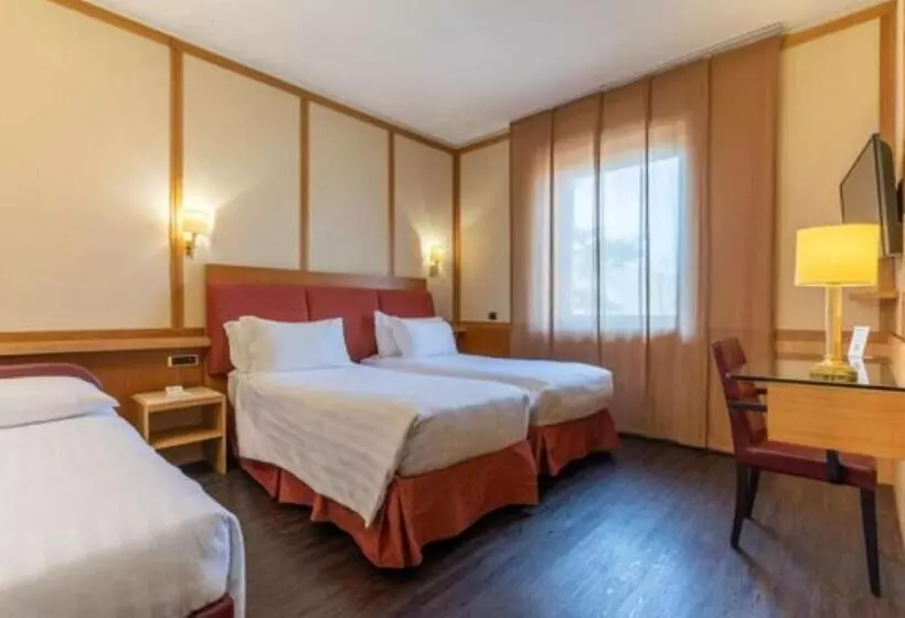 コンフォートトリプルルーム, Hilton Garden Inn Rome Colosseum